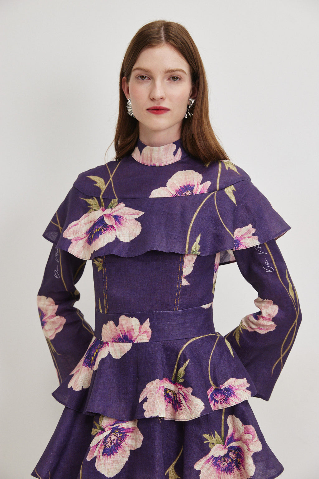 Fitted neck and bodice